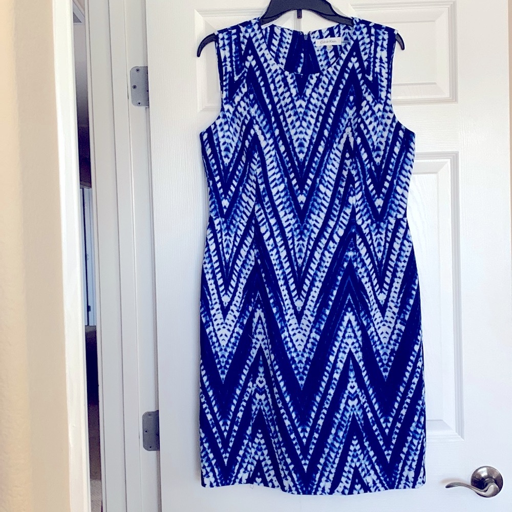Calvin Klein: stunning sleeveless dress in perfect condition. Worn twice.